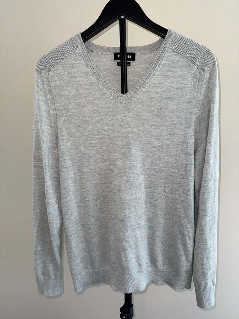 Express Mens Medium Gray Merino Wool Blend V-Neck Pullover Sweater-M
